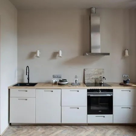 Authentic 1 Bd Old Town By Hostlovers