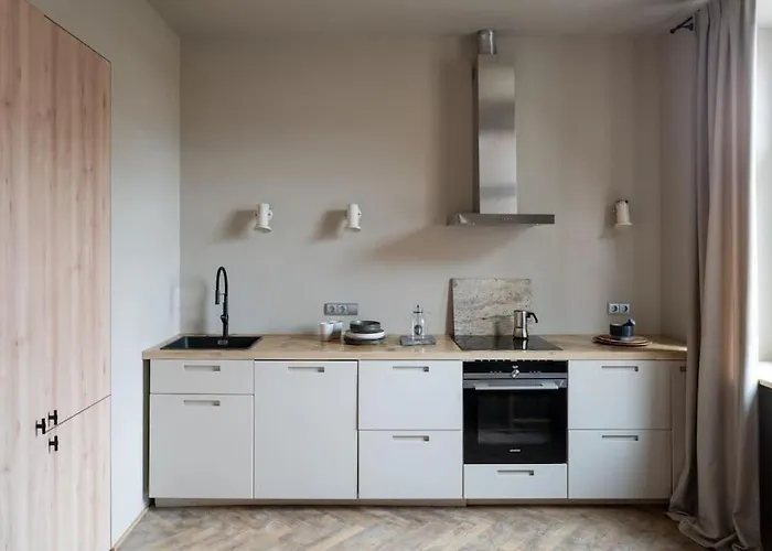 Authentic 1 Bd Old Town By Hostlovers